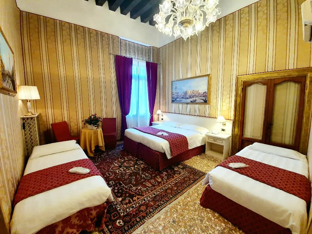 QUADRUPLE CANAL VIEW Room, Corte dei Greci, Venice