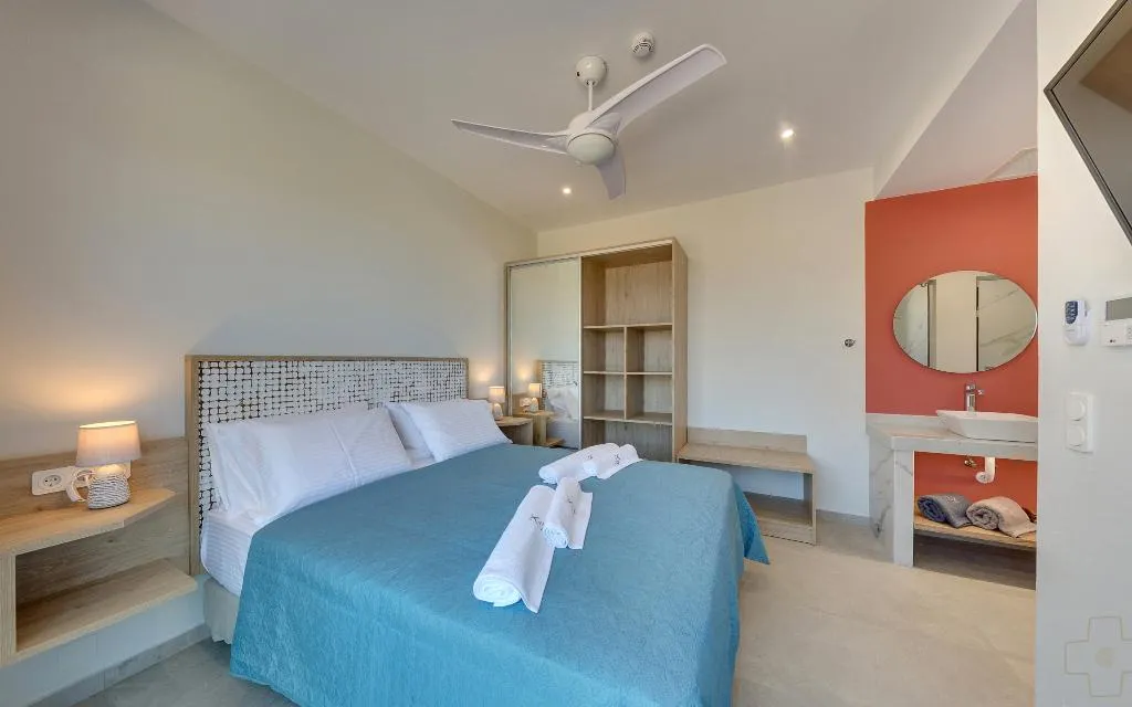SUITE WITH JACUZZI Room, Spiros-Soula Family Hotel & Thematic Suites, Crete