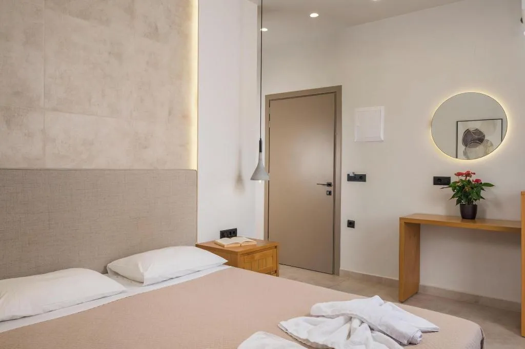 Room, Petritos Rooms And Studios, Crete