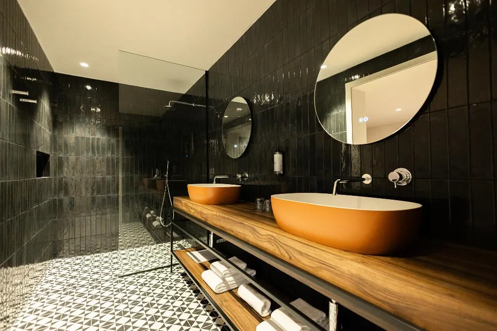 SUITE ONE BED Room, The Lince Braga, Porto