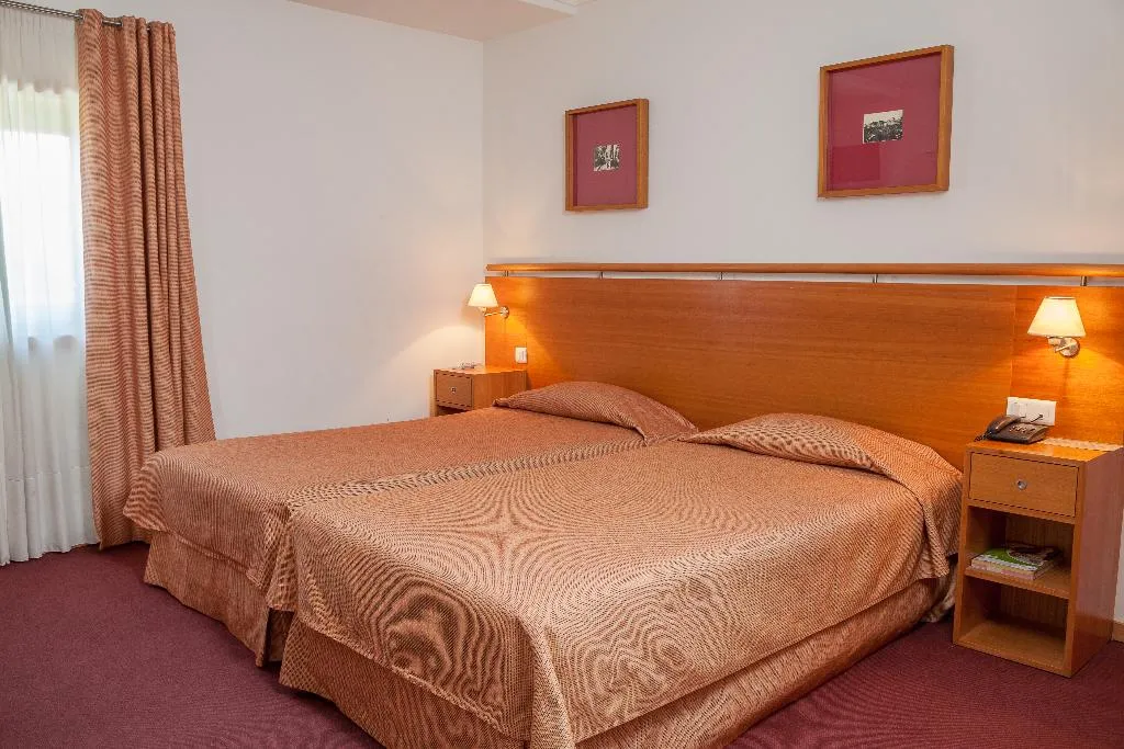 Double or Twin CAPACITY 3 Room, Do Lago, Porto
