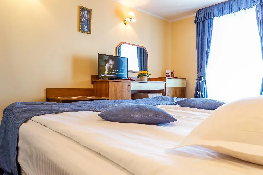 DOUBLE PARTIAL OCEAN VIEW TWO DOUBLE BEDS Room, Saint George hotel & Spa, Bourgas