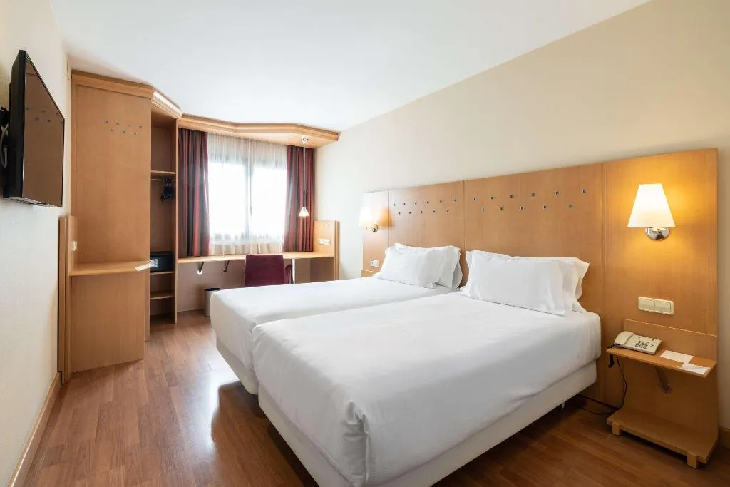 Room, Catalonia La Maquinista, Barcelona