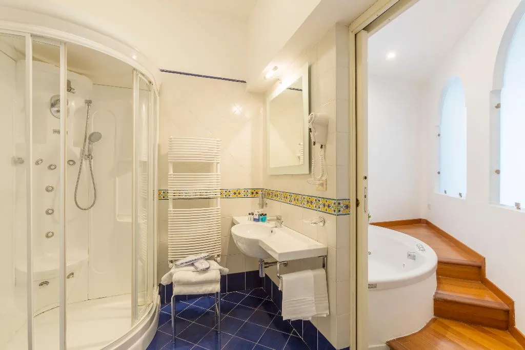 JUNIOR SUITE SEA VIEW WITH TERRACE Room, Hotel Club Due Torri, Naples