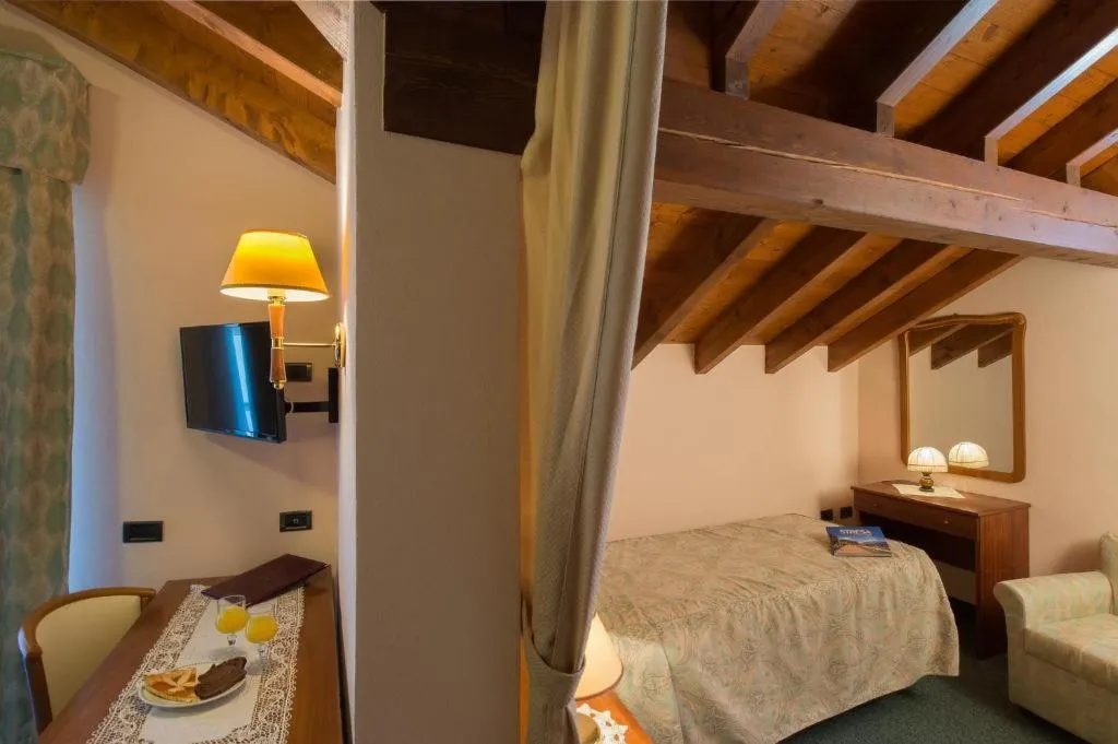 FAMILY ROOM STANDARD Room, Della Torre, Milan