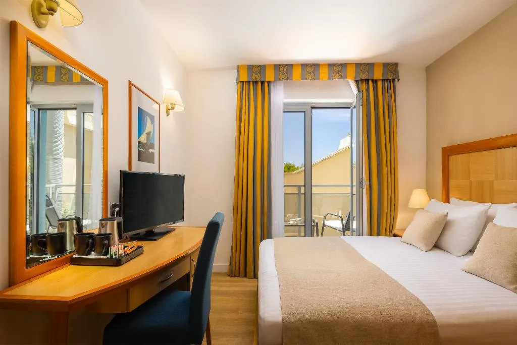 FAMILY ROOM SIDE SEA VIEW WITH BALCONY Room, Aminess Vival Grand Azur Hotel, Dubrovnik