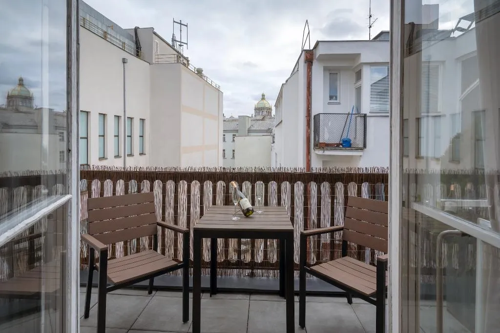 STUDIO WITH BALCONY Room, New Town - Apple Apartments, Prague