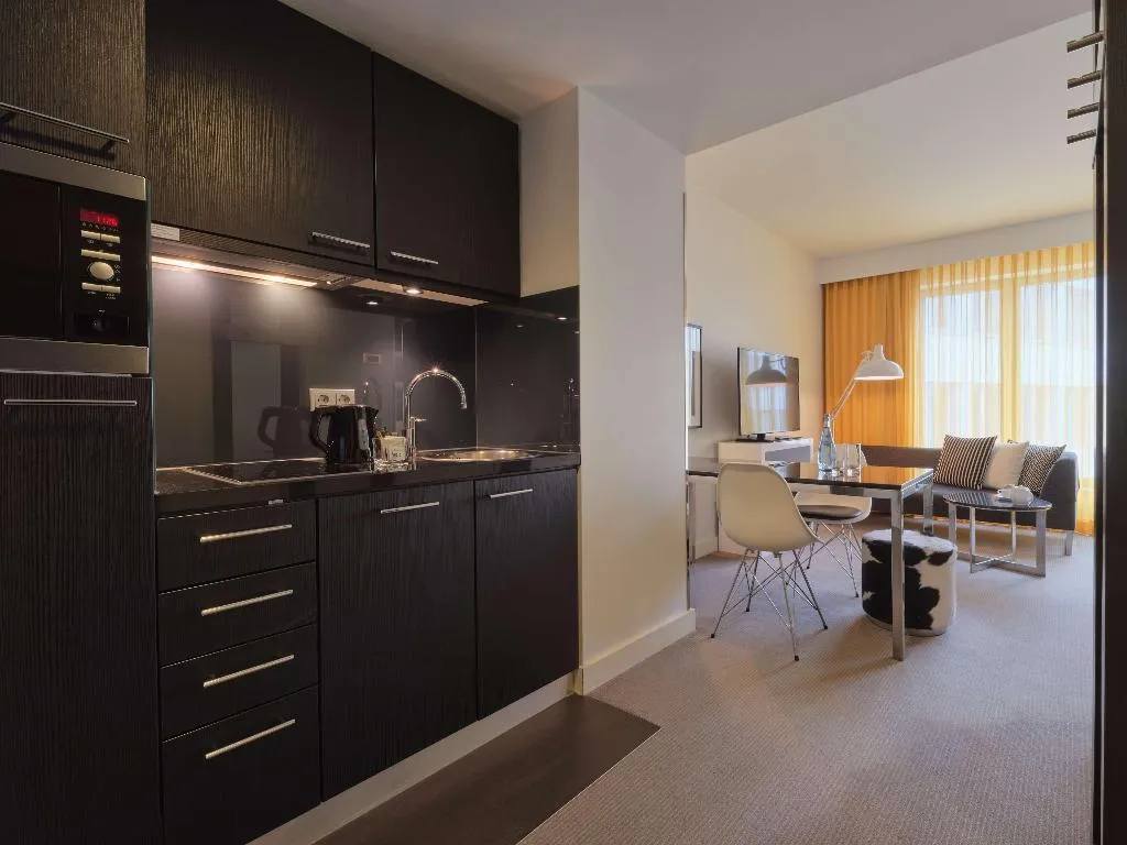 Room, Adina Apartment Hotel Berlin Hackescher Markt, Berlin