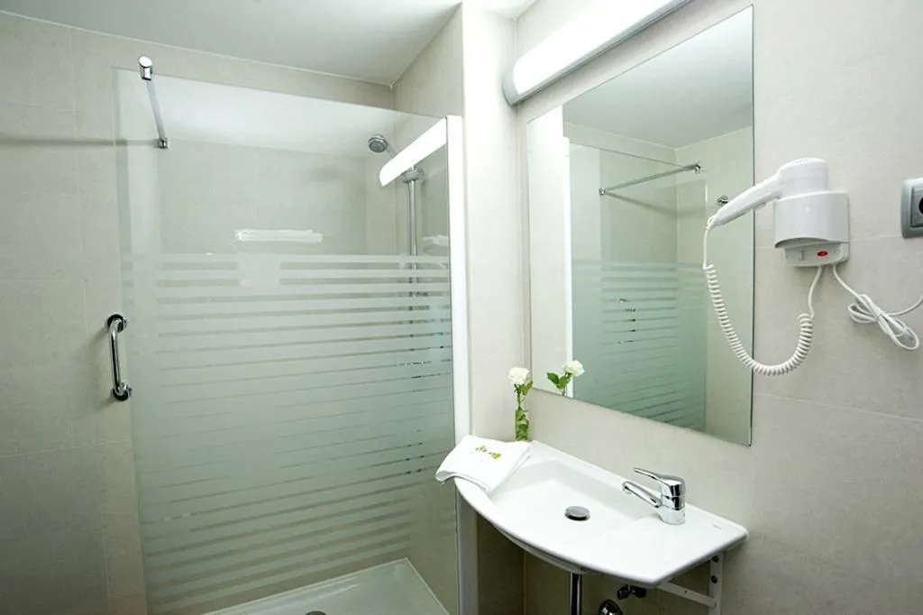 Room, Cisneros, Madrid