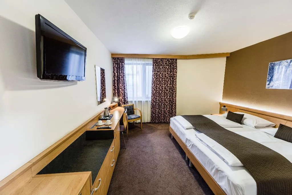 DOUBLE CITY VIEW Room, Archibald City, Prague