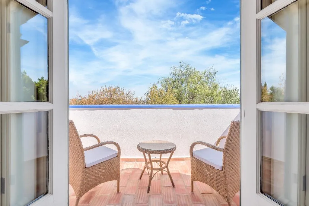 VILLA FIVE BEDROOMS TWO BATHROOMS Room, Shantivillas, Algarve