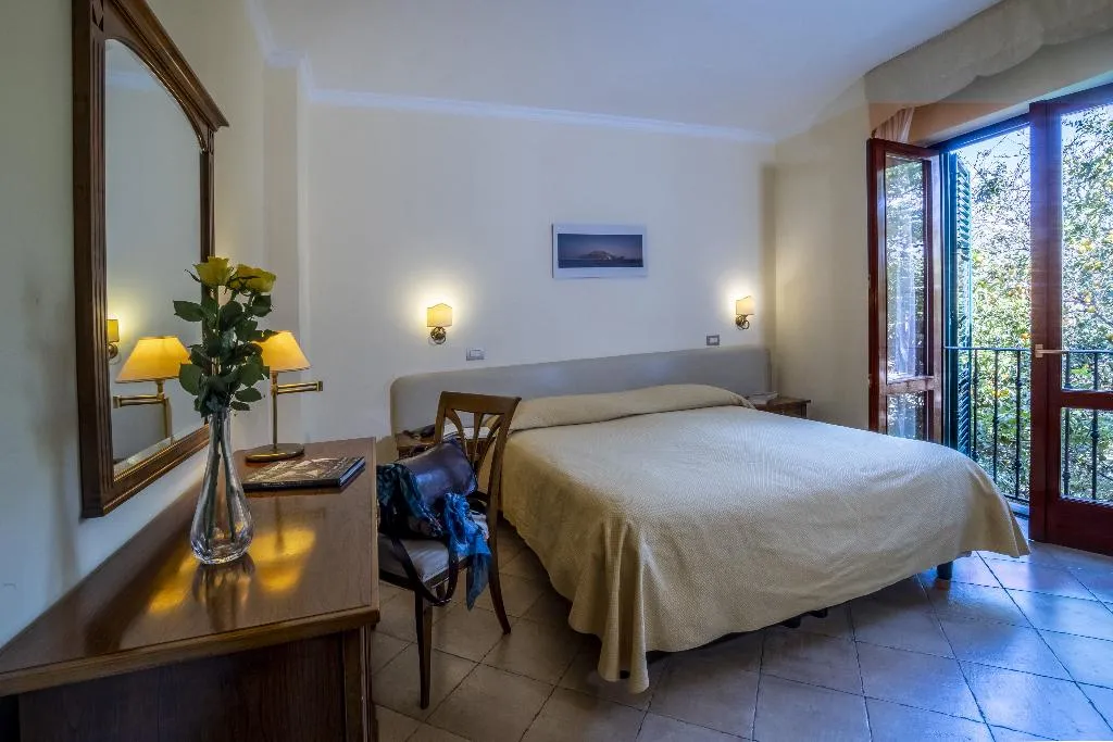 Double or Twin STANDARD Room, Il Roseto Resort, Naples