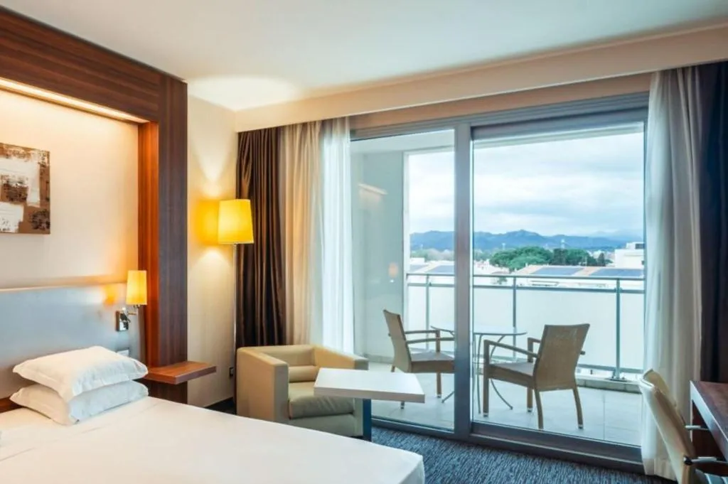 DOUBLE SUPERIOR KING BED Room, Delta Hotels By Marriott Olbia Sardinia, Olbia