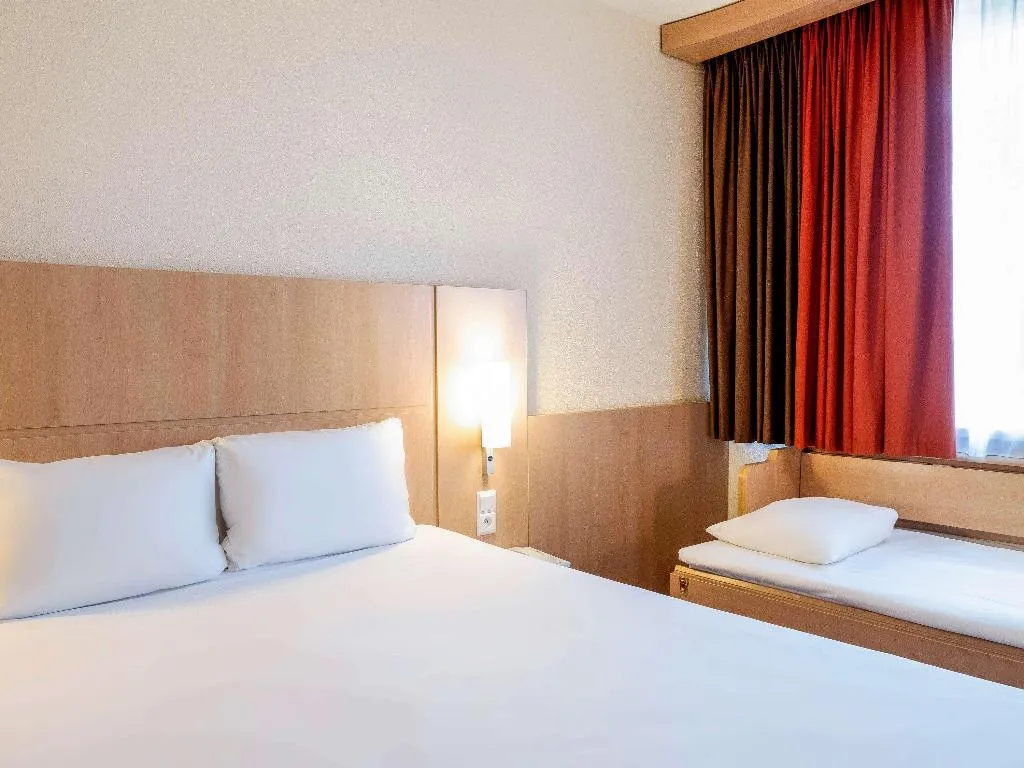 FAMILY ROOM WITH DOUBLE BED Room, ibis Krakow Stare Miasto, Krakow