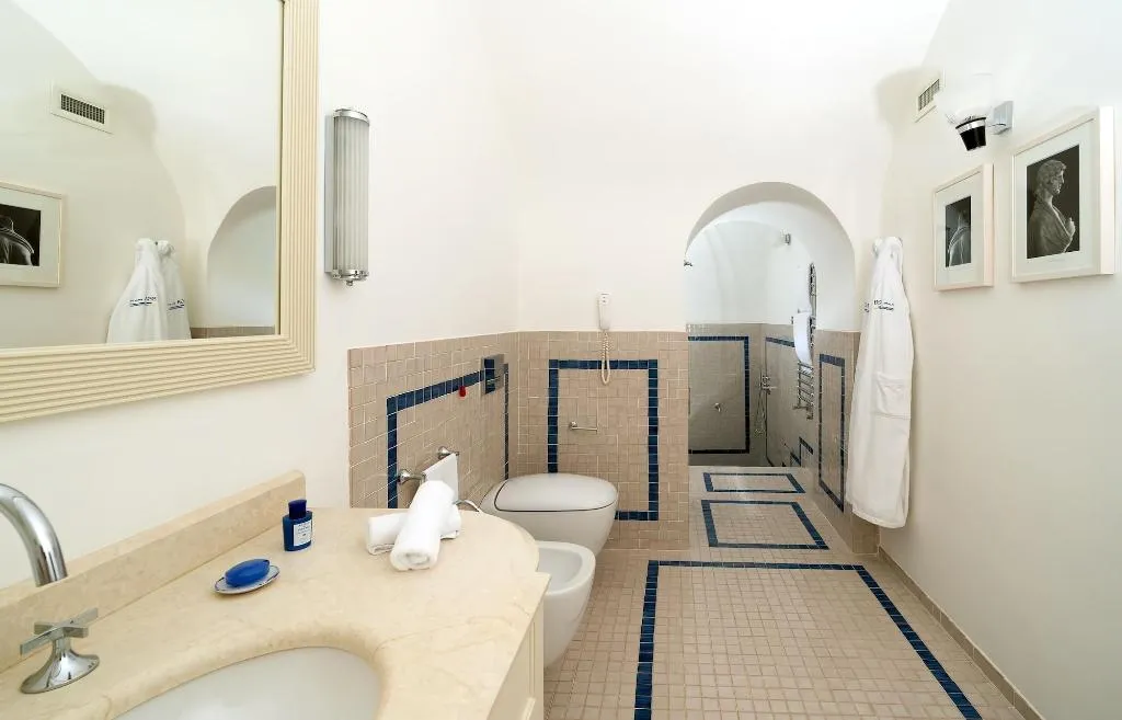 Room, Borgo Santandrea, Naples