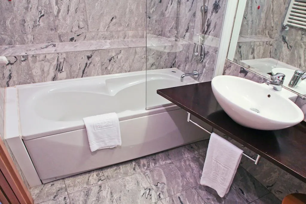 TRIPLE STANDARD Room, Studios Hotel, Milan