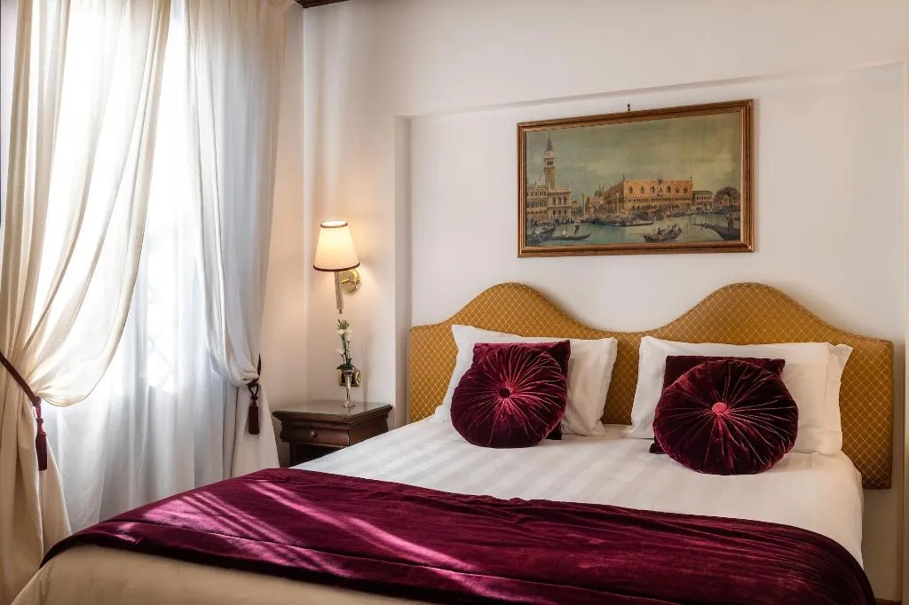 Room, A Tribute To Music, Venice