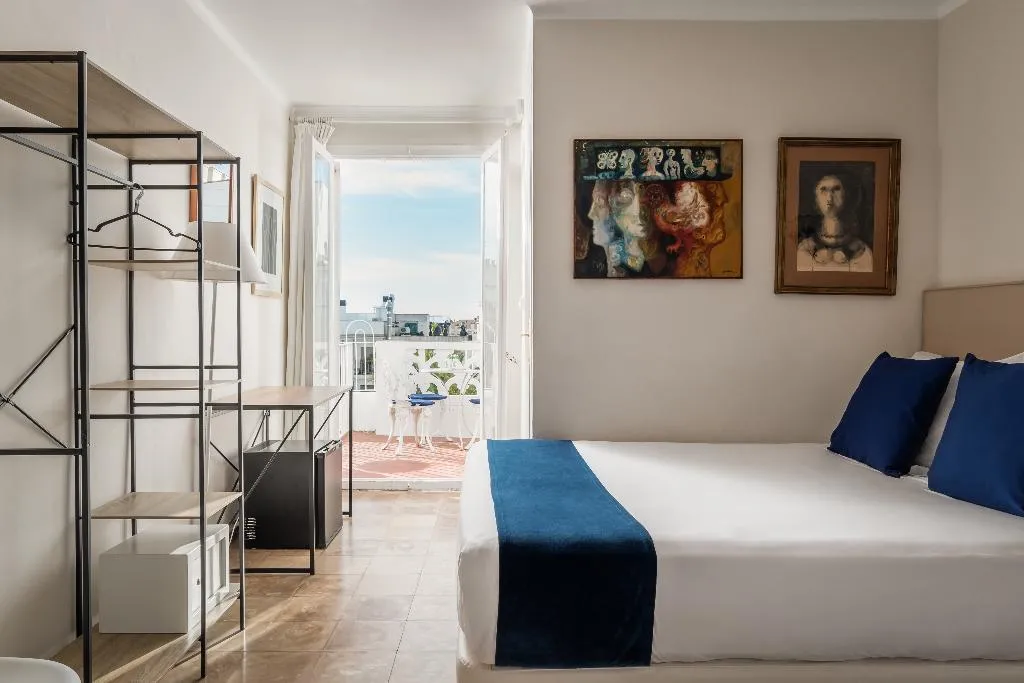 TRIPLE WITH TERRACE Room, Medium Romantic, Costa Brava