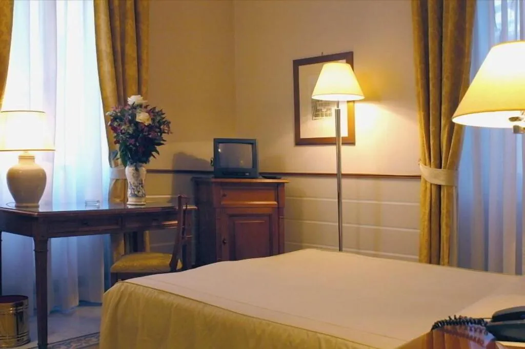 Room, Hotel Flora, Rome