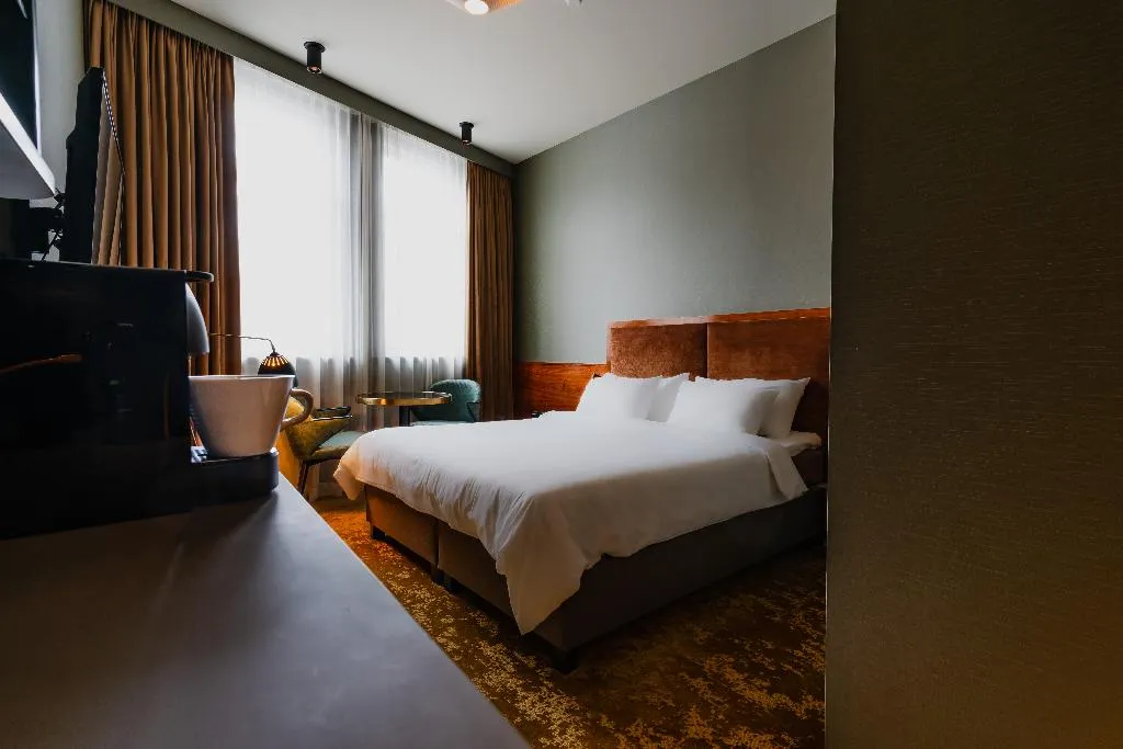 DOUBLE EXECUTIVE CANAL VIEW Room, Hotel MAI Amsterdam, Amsterdam