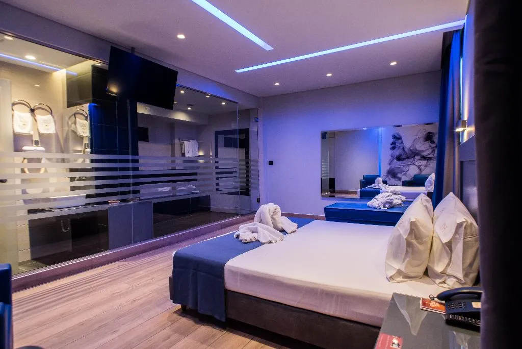 SUITE WITH BALCONY Room, Pines, Athens