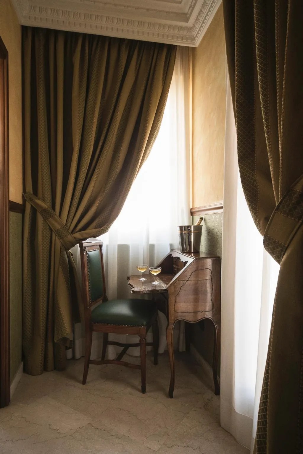 Room, Donatello, Rome