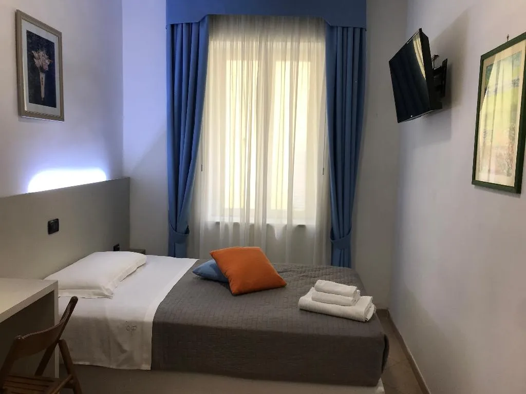 SINGLE STANDARD Room, San Marco, Naples