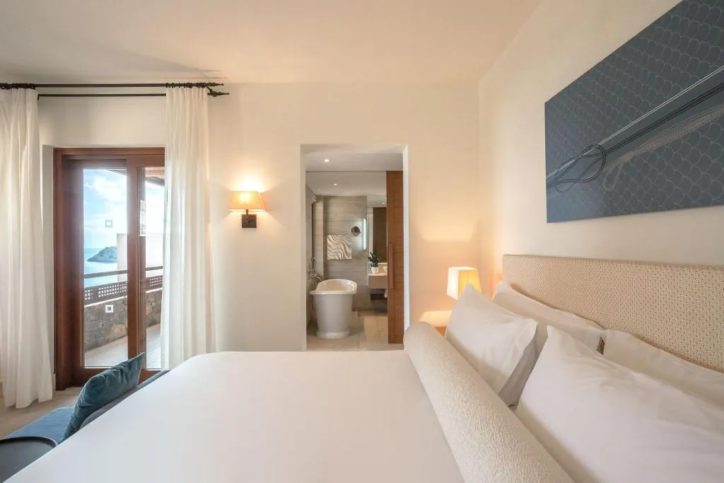Room, Phaea Blue, a member of SLH, Crete