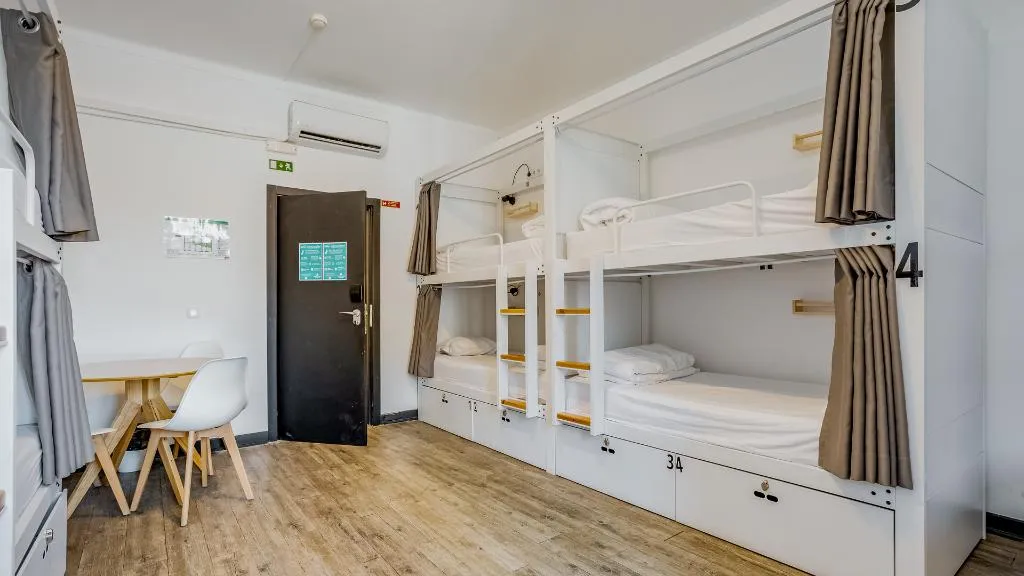 Bed in dormitory WITH SHARED BATHROOM Room, Hostellicious, Algarve