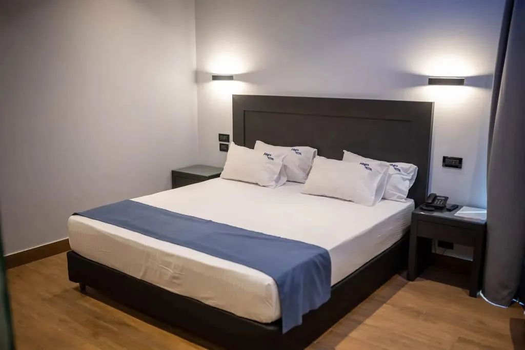 DOUBLE DELUXE ONE BED Room, Pines, Athens