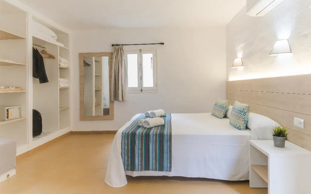Room, FERGUS Style Punta Arabi, Ibiza
