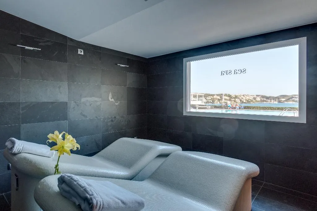 Sports and Entertainment, ARTIEM Carlos, Menorca