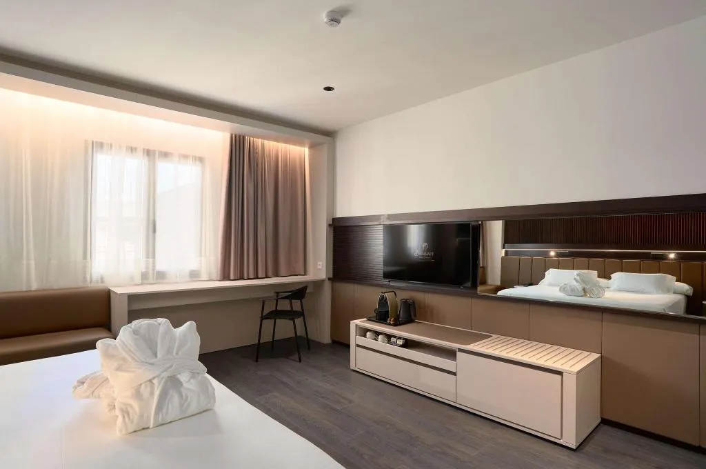 DOUBLE PREMIUM QUEEN BED Room, Becquer, Seville