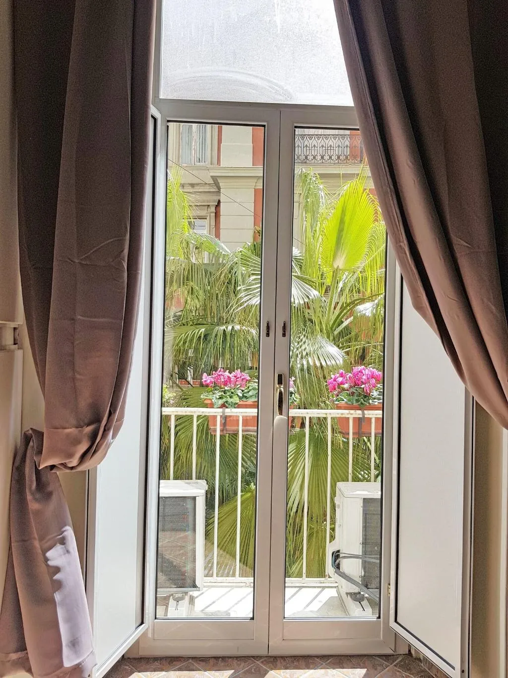 Room, B&B delle Palme, Naples