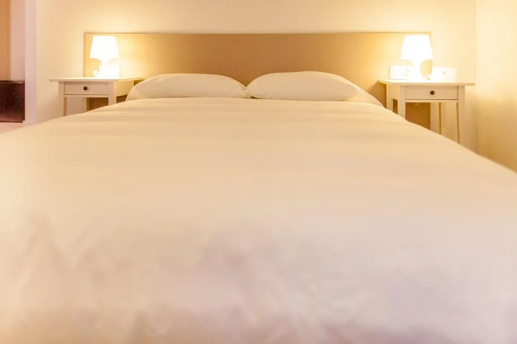 Room, Host & Home, Valencia