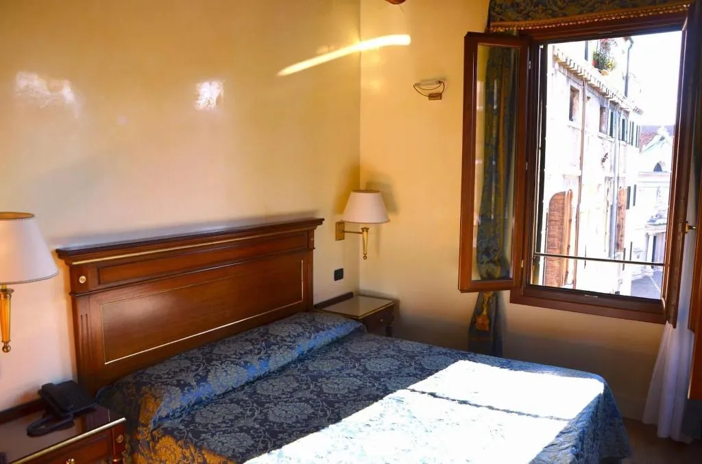 Room, B&B Le Marie, Venice