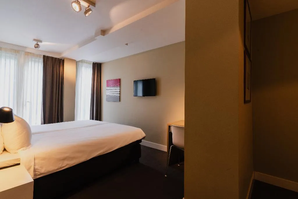 QUADRUPLE STANDARD Room, Hotel Roemer, Amsterdam