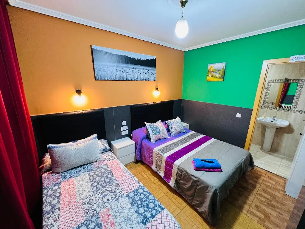 TRIPLE STANDARD Room, Hostal Numancia, Madrid