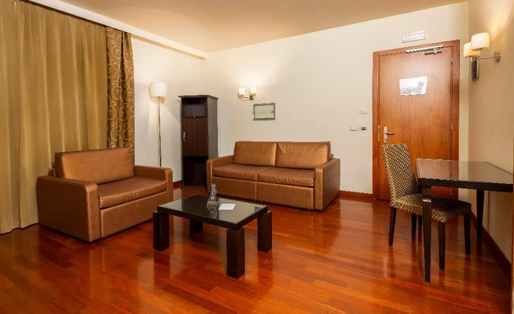 SUITE TWO DOUBLE BEDS ONE BEDROOM  Room, Crowne Plaza Venice East Quarto D'altino, Venice