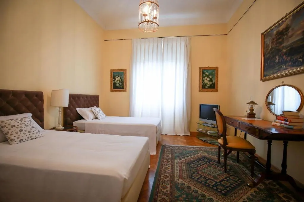 Room, B&B Bonne Nuit Rome, Naples