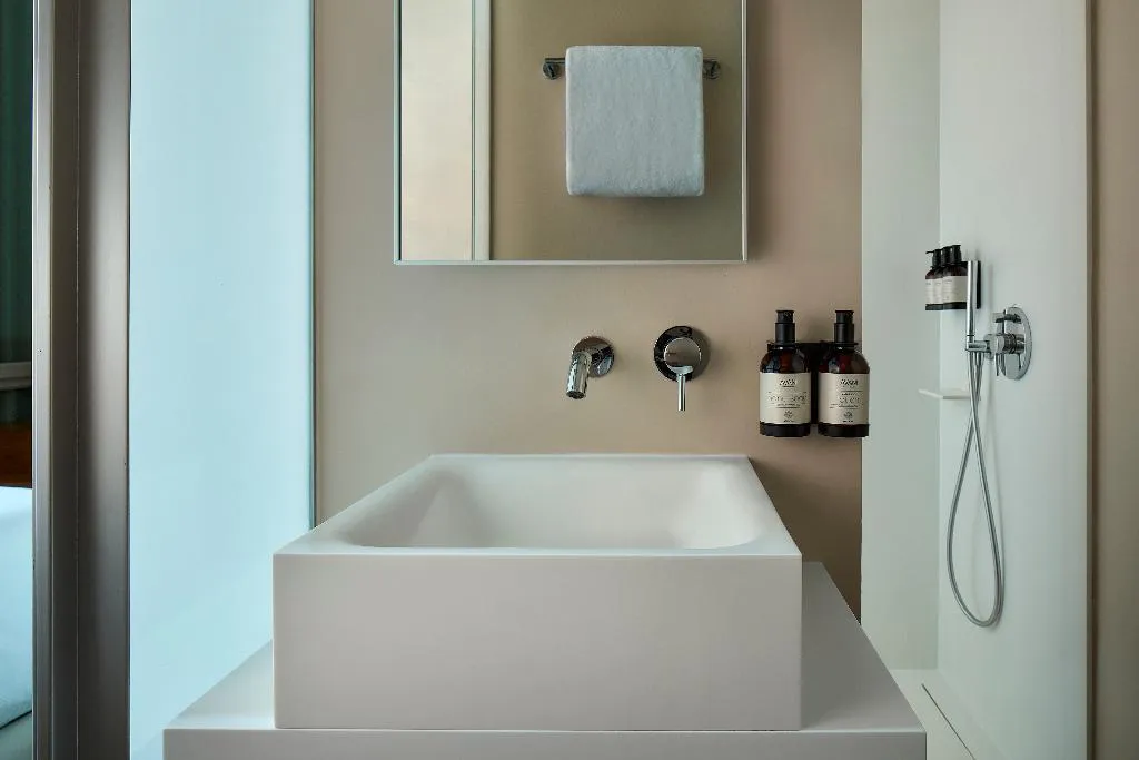 DOUBLE SUPERIOR Room, Avani Palazzo Moscova Milan Hotel, Milan