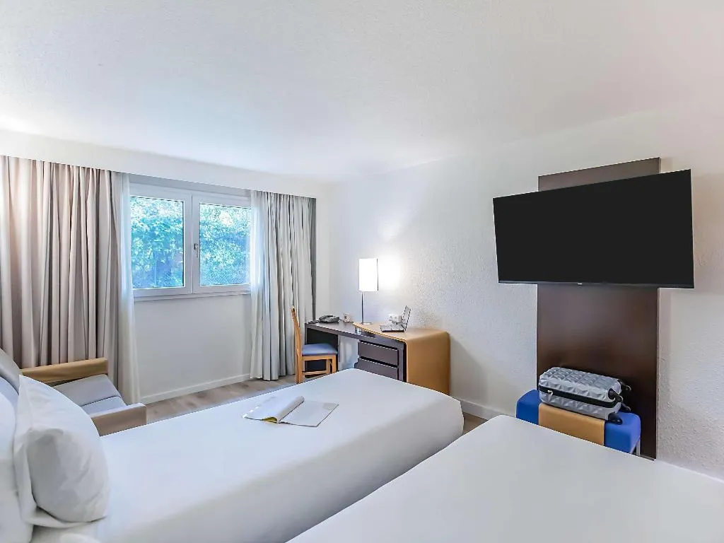 TWIN POOL VIEW Room, Novotel Setubal, Lisbon