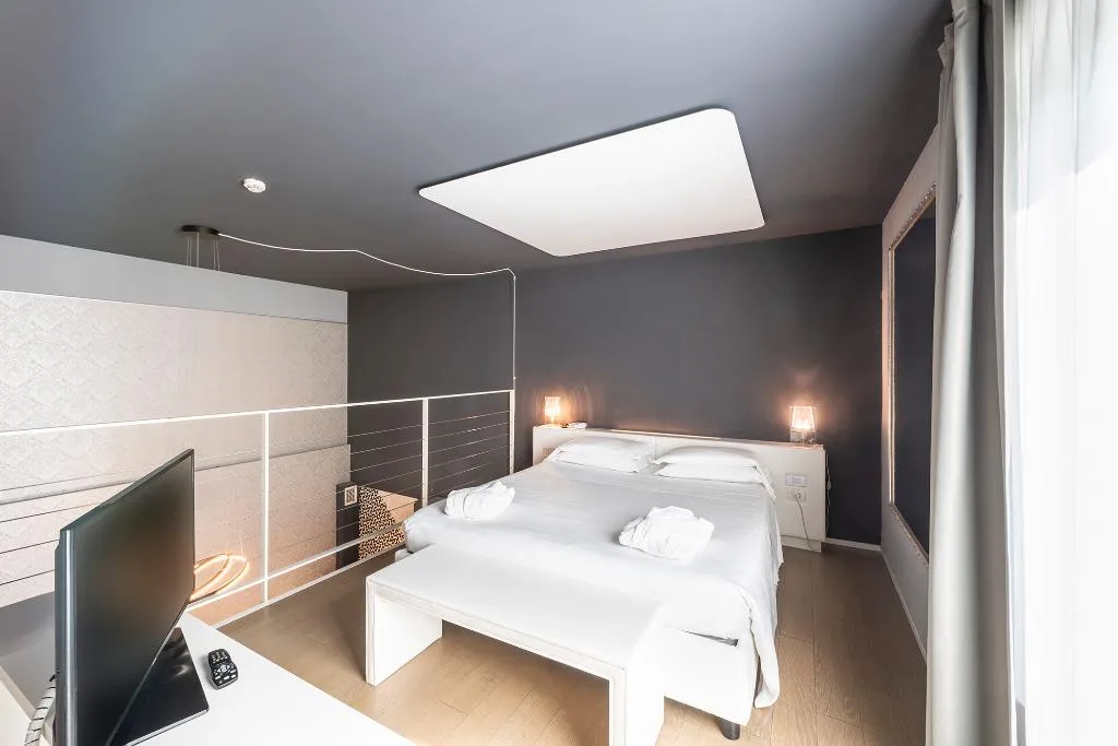 SUITE WITH JACUZZI Room, Mo.Om Hotel, Milan