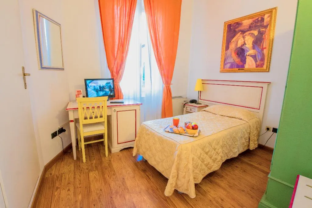 SINGLE STANDARD Room, Vasari Palace, Florence