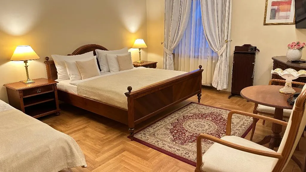 TRIPLE STANDARD Room, Fleur De Lis Hotel, Prague