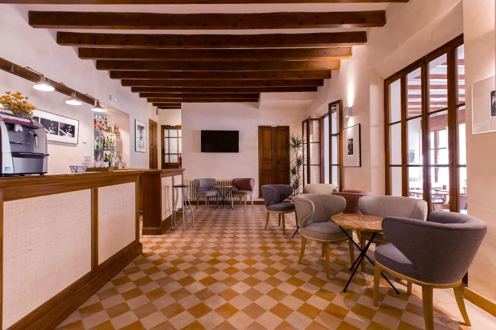 Bar, D'Es Puig, Majorca
