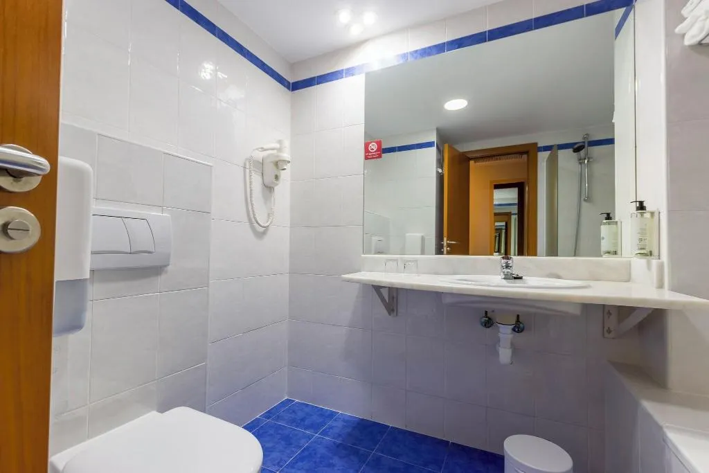 TRIPLE STANDARD Room, Travelodge Madrid Alcala de Henares, Madrid