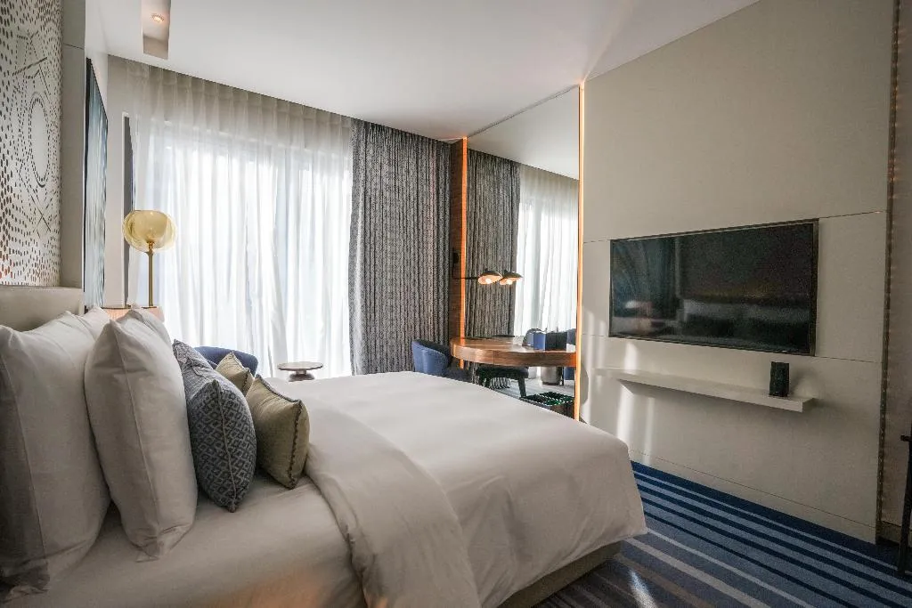 DOUBLE Accessible KING SIZE BED Room, Tumbi Ht Dubai The Palm, Tapestry Collec by Hilton, Dubai