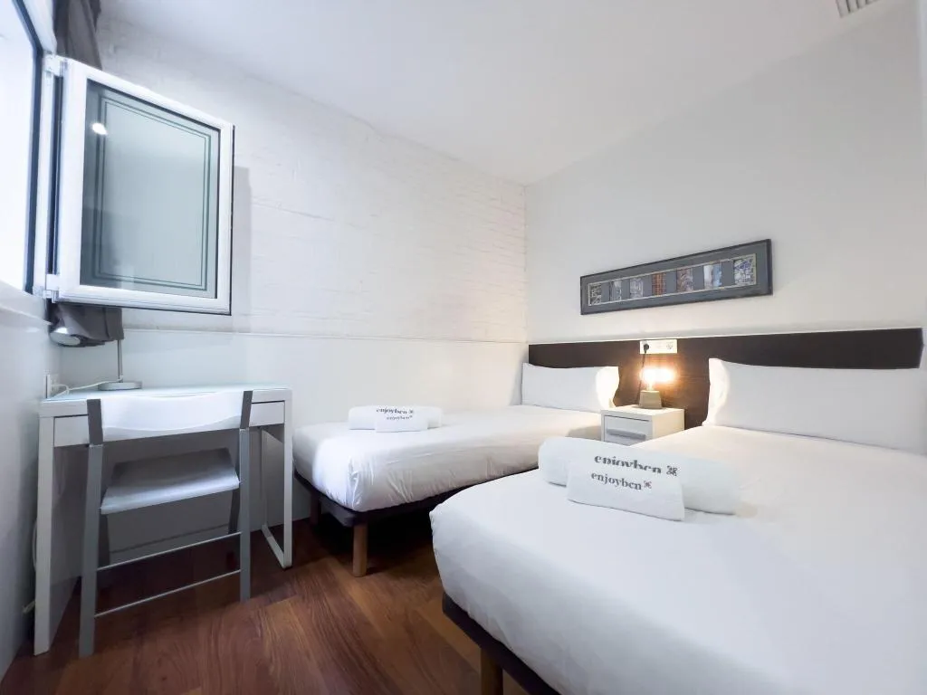 APARTMENT SUPERIOR CITY VIEW Room, Enjoybcn Gaudi Apartments, Barcelona
