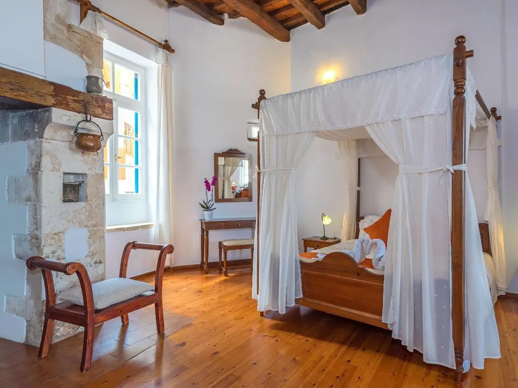 Room, Amphora, Crete